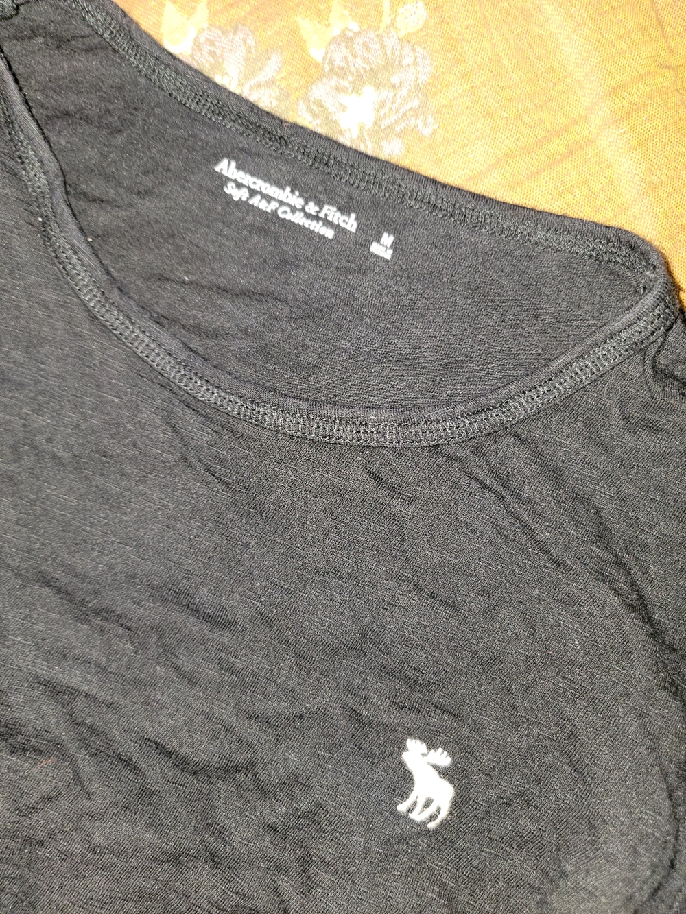 Abercrombie & Fitch Black Short-Sleeve Tee with White Moose Embroidery - Picture 2 of 2